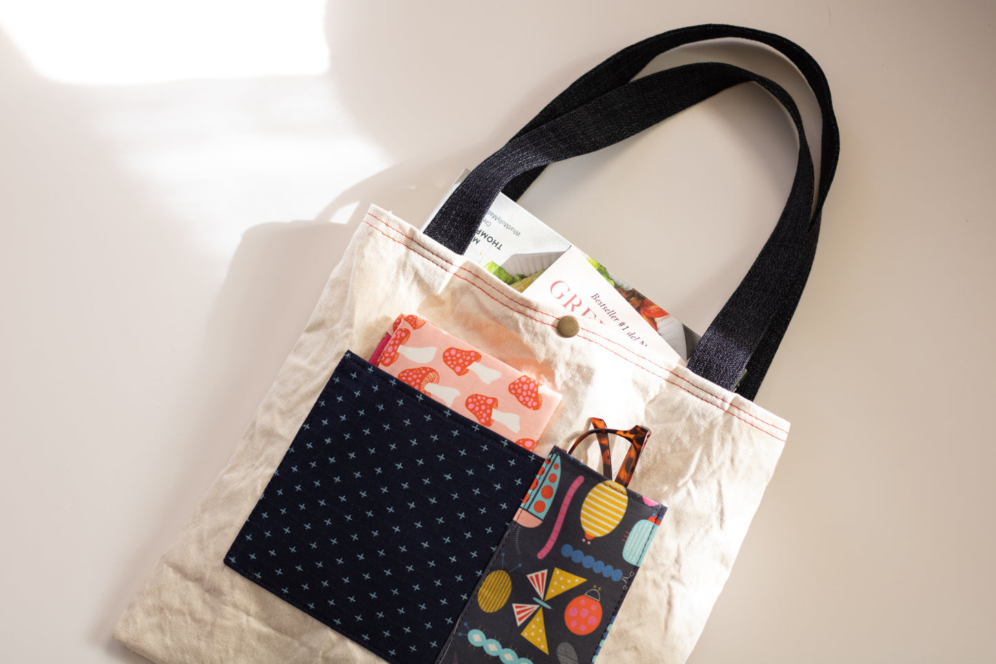 Bolso de lona de escarabajos: bolso de hombro maximalista, puntadas de bordado reales