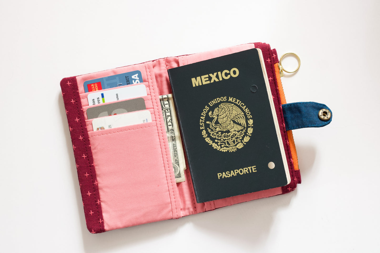 Cartera femenina de tejido texturizada, cartera Sashiko burdeos y rosa, idea de regalo para ella, cartera plegable vegana, organizador de tarjetas de crédito