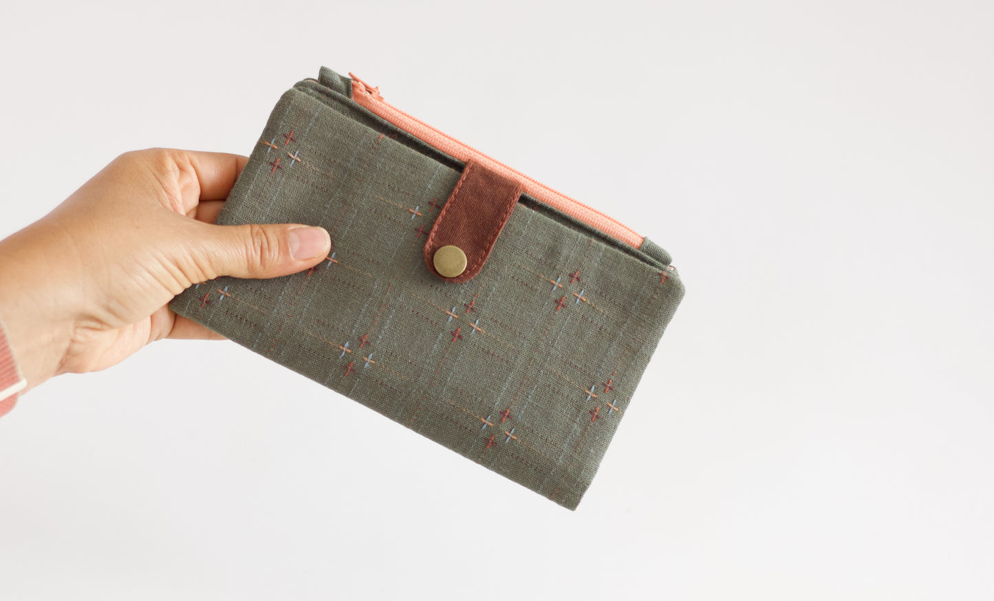 Cartera larga bordada para mujer, cartera con puntos reales color salvia, cartera de sashiko de tela, cartera única para mujer, organizador de tarjetas de crédito