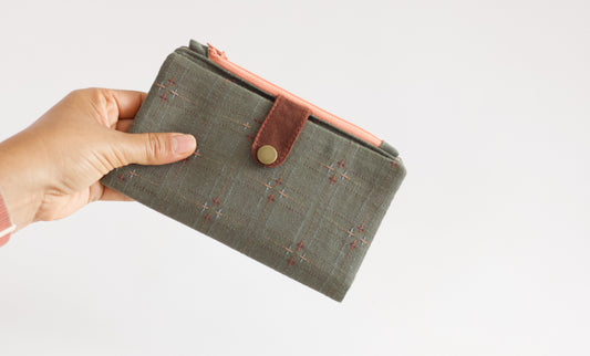 Cartera larga bordada para mujer, cartera con puntos reales color salvia, cartera de sashiko de tela, cartera única para mujer, organizador de tarjetas de crédito