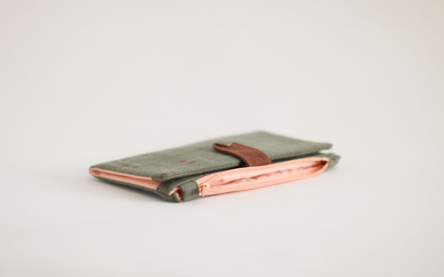 Cartera larga bordada para mujer, cartera con puntos reales color salvia, cartera de sashiko de tela, cartera única para mujer, organizador de tarjetas de crédito