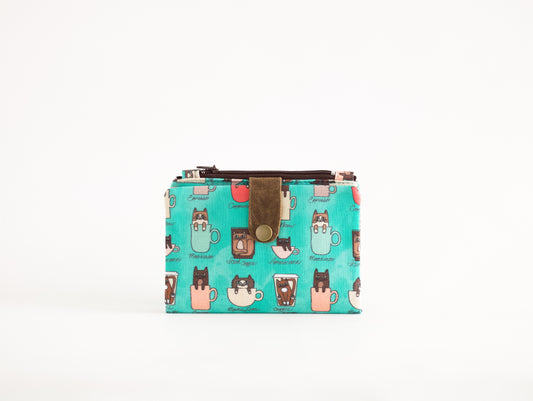 Linda cartera de gatos en tacitas, cartera de tazas de café, cartera vegana única, cartera divertida para viajes, regalo para ella, cartera para amantes de los gatos, organizador de tarjetas de crédito