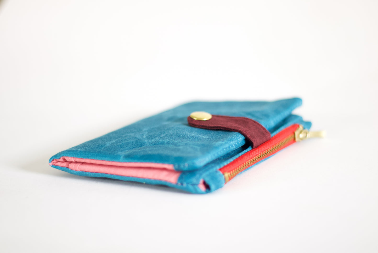 Cartera de lona encerada color azul mosaico, cartera vegana bifold para mujer, cartera de viaje impermeable, linda cartera colorida para mujer, organizador de tarjetas de crédito