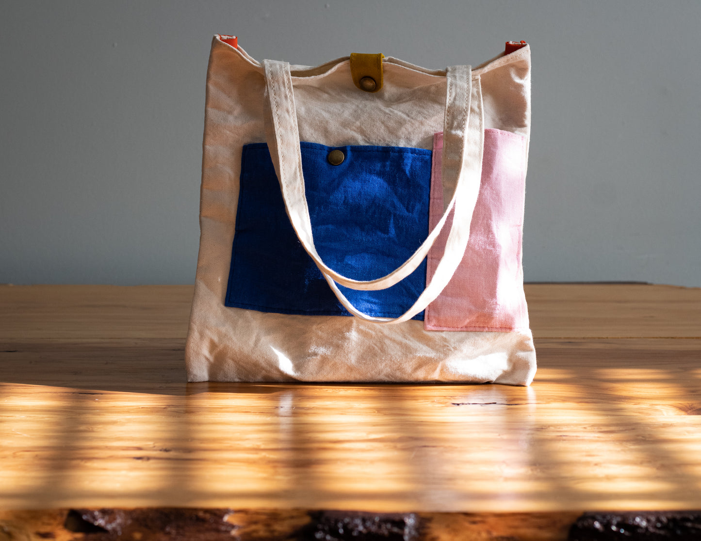 Bolso tote de lino: confeccionado con lona resistente y exterior de lino. Bolso llamativo.